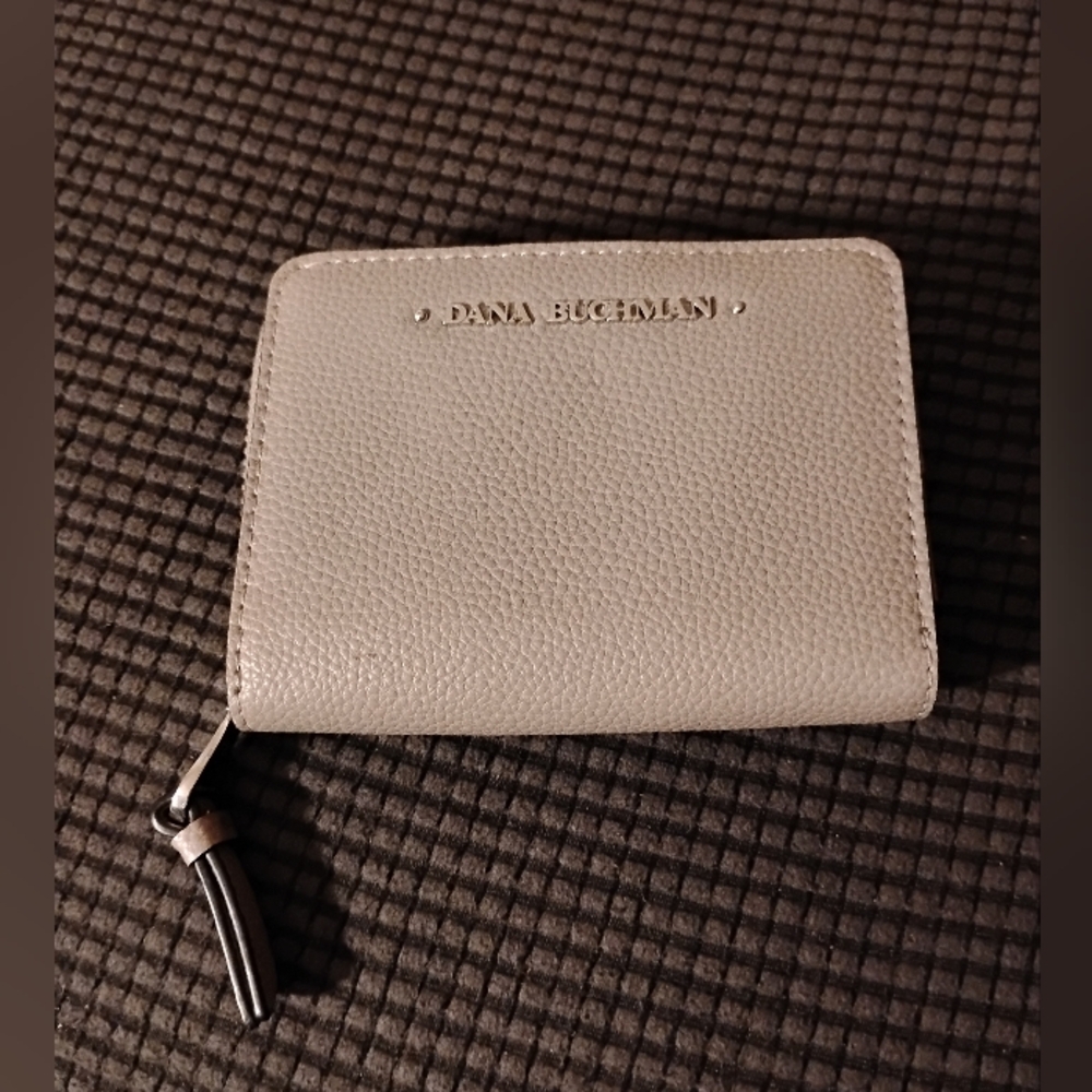Dana Buchman Light Tan Textured Wallet Zipper Snap Closure Many Pockets